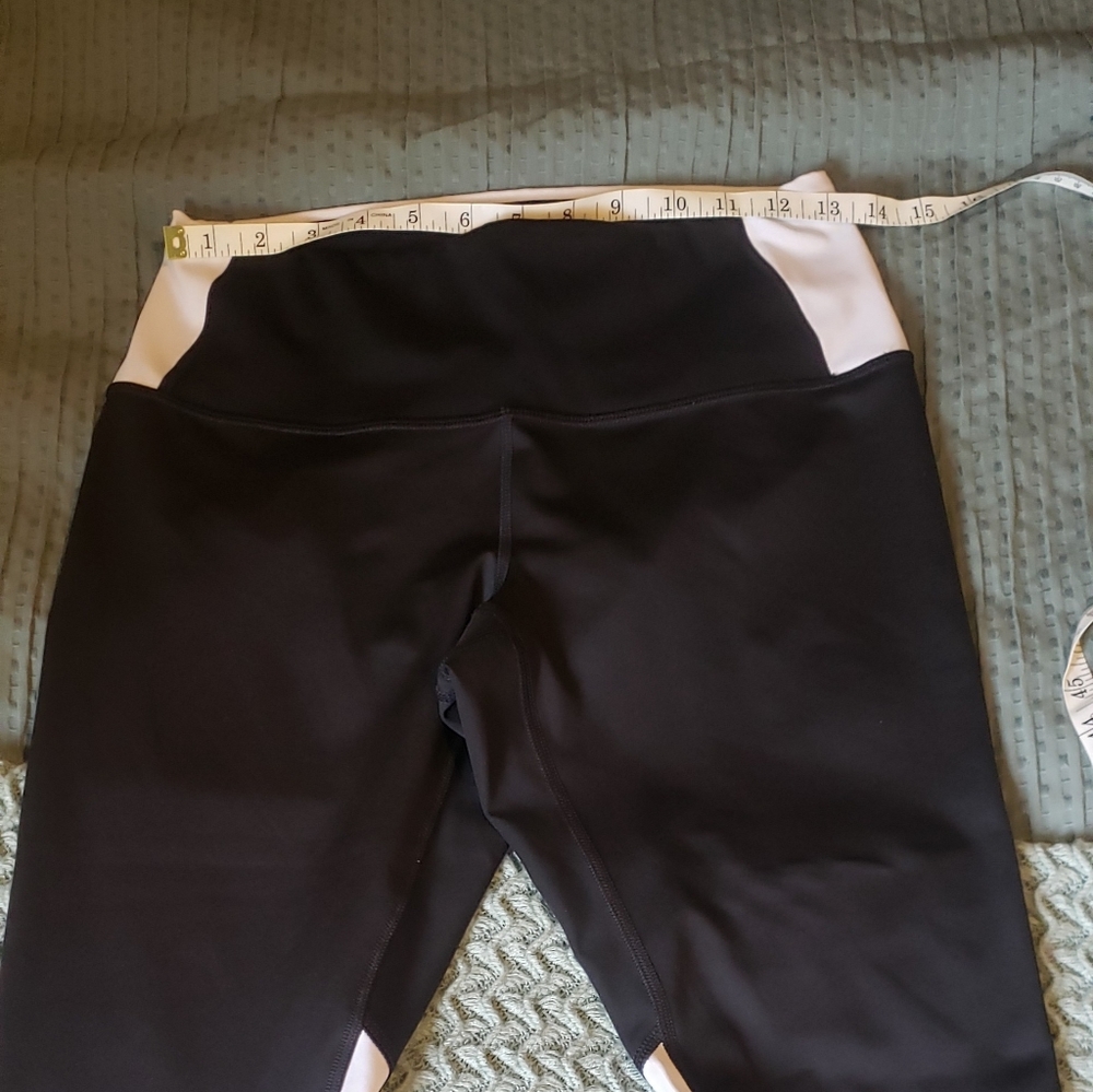 Cropped leggings by Lucy